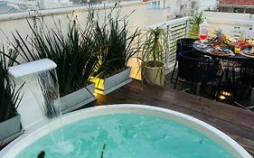 Cobertura com Piscina Aquecida ou Apartamento com Varanda